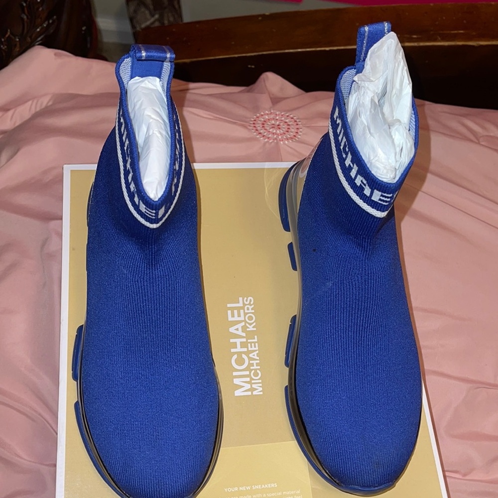 blue white and silver size 6.5 men runs small